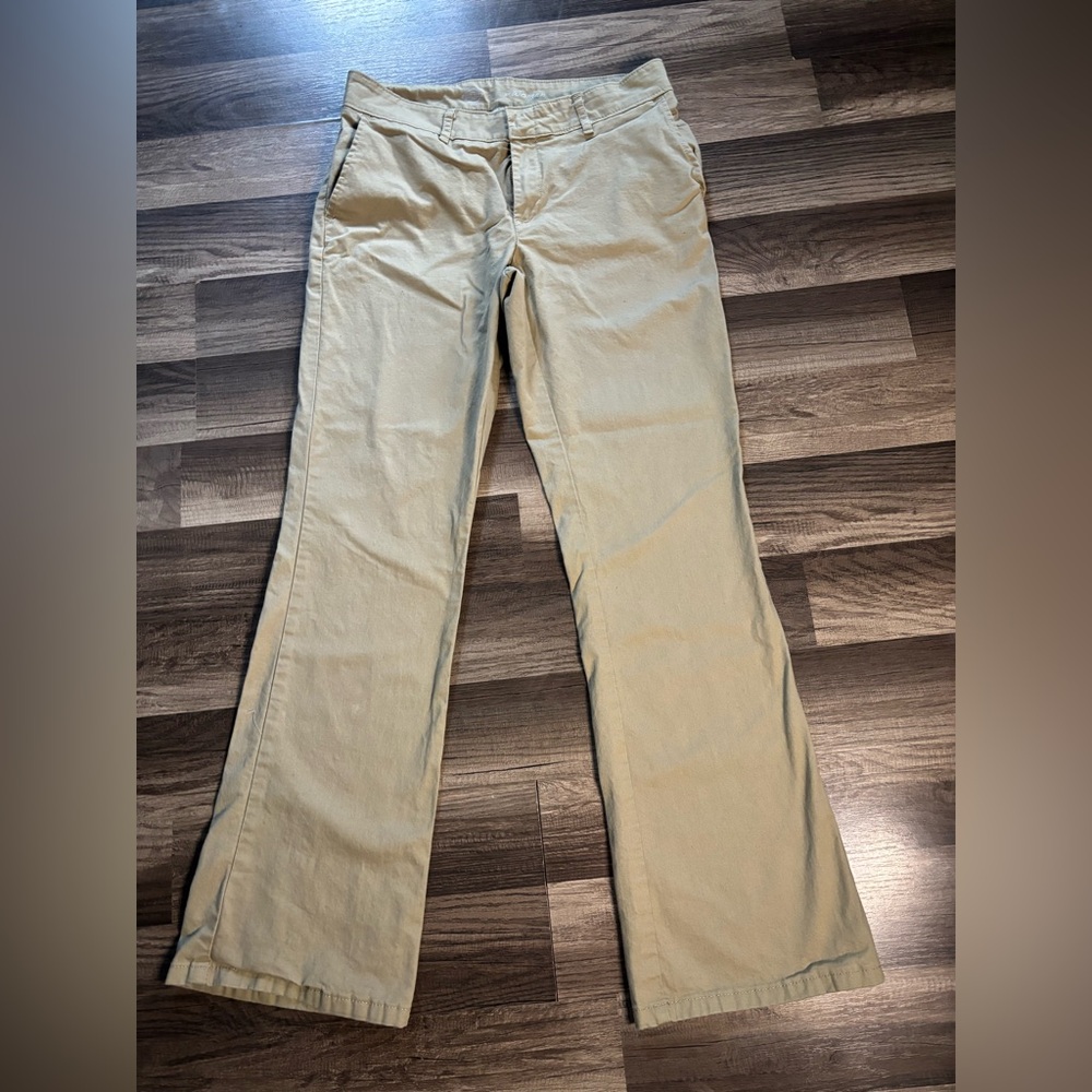 Dickies Women's Slim Fit Boot Cut, size 6.